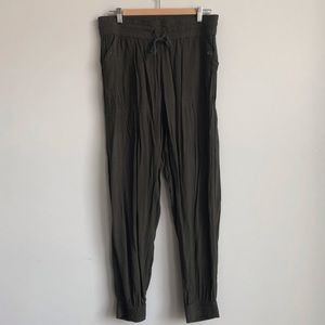 Aritzia TNA Relaxed Harem Sweatpants